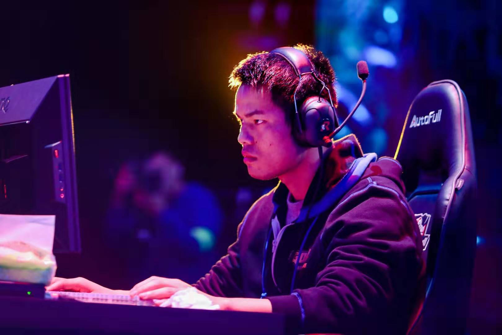 愈加明显 愈加明显